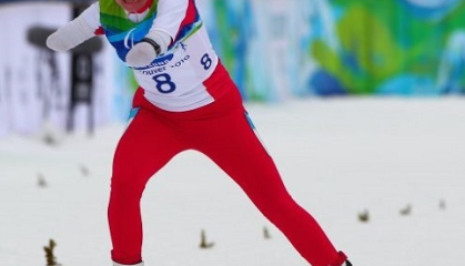 zdjęcie Katarzyny Rogowiec, biegnącej na nartach